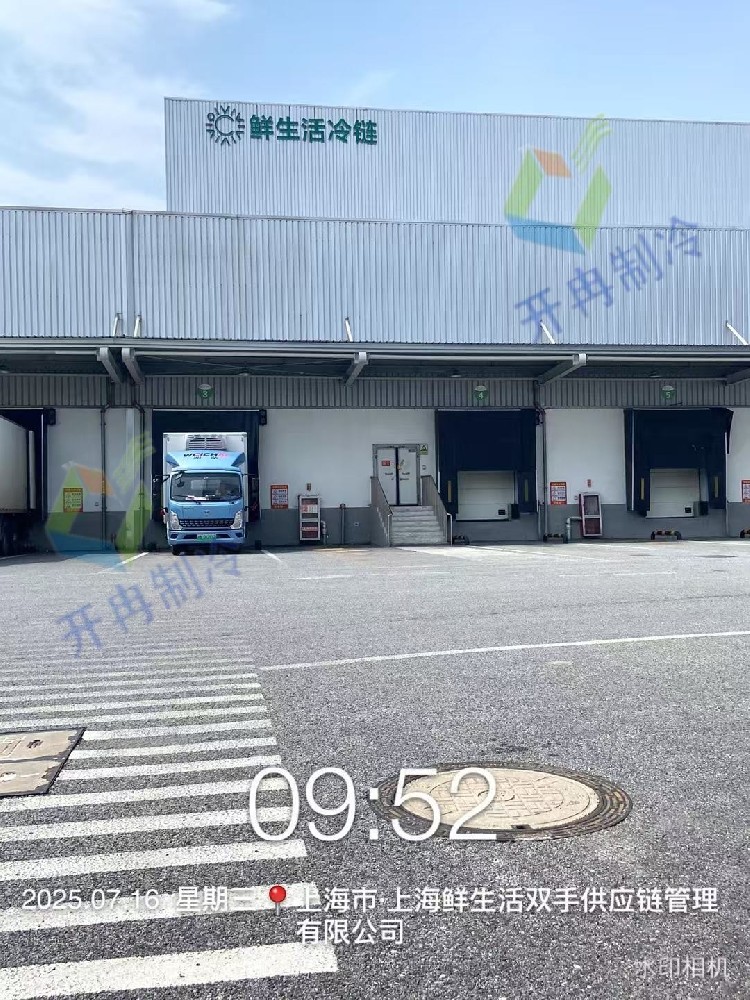 酷暑里的 “冷庫骨架” 落成!1000 立方冷庫項(xiàng)目庫板吊裝