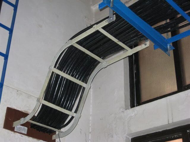 電線和電纜可敷設在同一個橋架內？